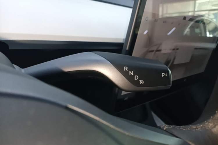 Used Tesla Model Y 2022 Revised Version Rear-Wheel Drive Gear Lever