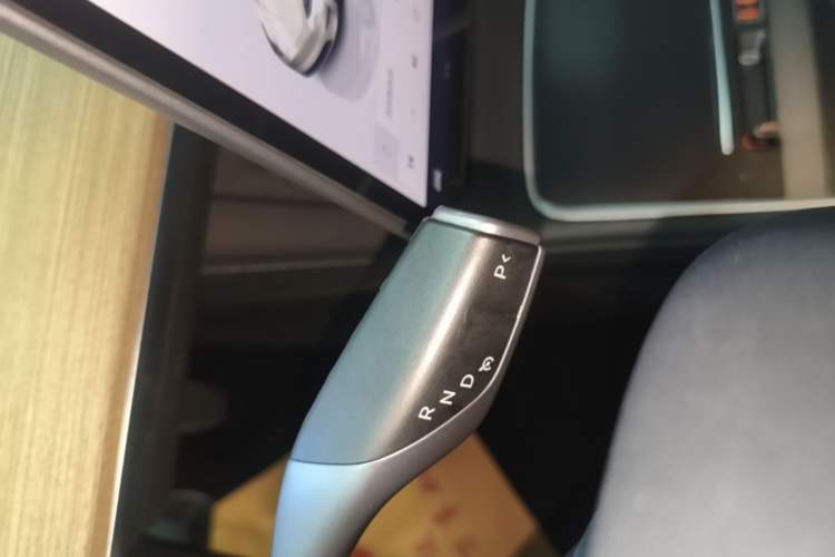 Used Tesla Model Y 2022 Revised Version Rear-Wheel Drive Gear Lever