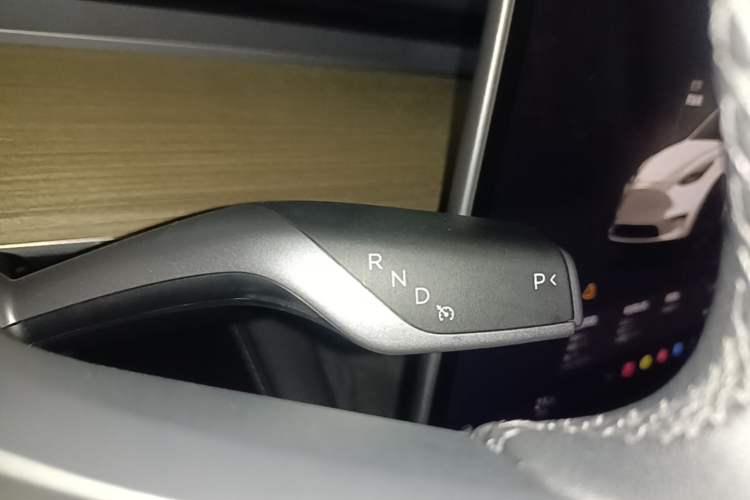 Used Tesla Model Y 2022 Revised Version Rear-Wheel Drive Gear Lever