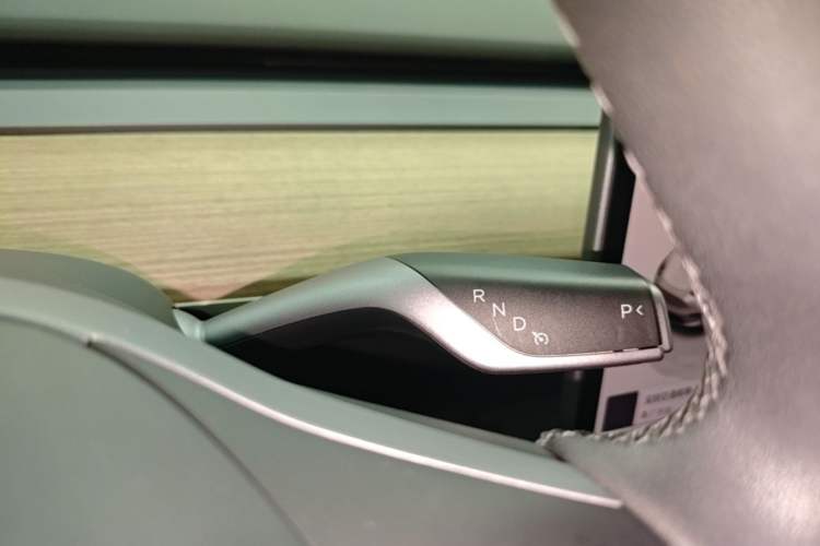 Used Tesla Model Y 2022 Performance High-Performance All-Wheel-Drive Version Gear Lever