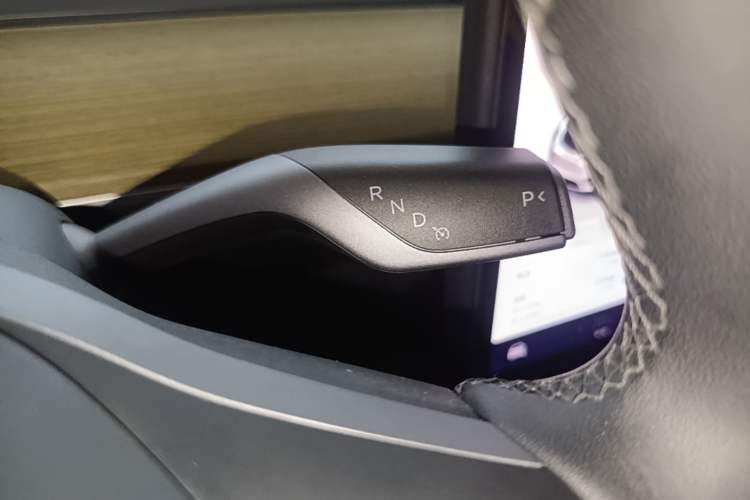 Used Tesla Model Y 2022 Revised Version Rear-Wheel Drive Gear Lever