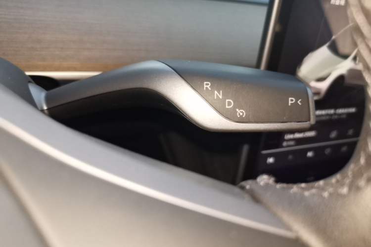 Used Tesla Model Y 2022 Performance High-Performance All-Wheel-Drive Version Gear Lever