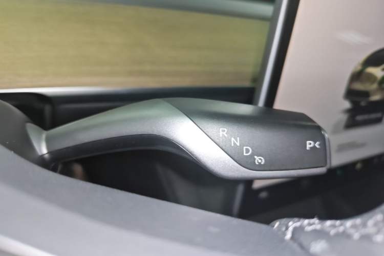 Used Tesla Model Y 2022 Revised Version Rear-Wheel Drive Gear Lever