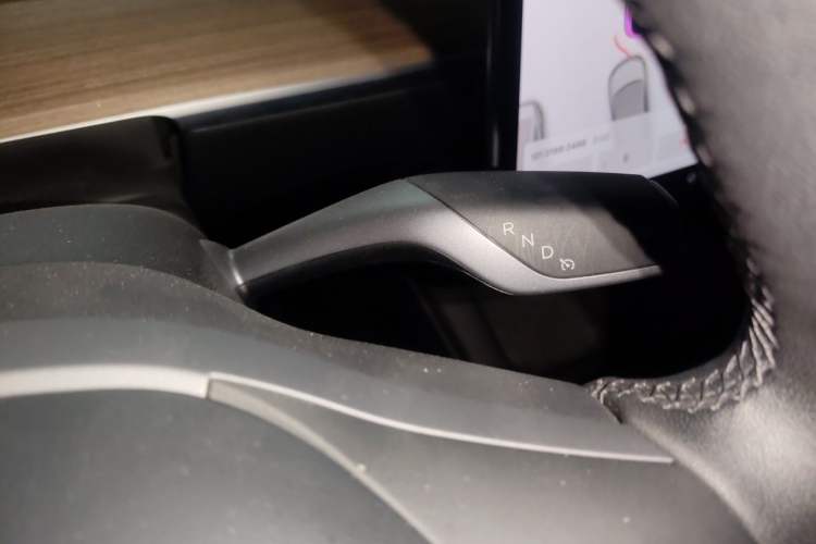Used Tesla Model Y 2022 Revised Version Rear-Wheel Drive Gear Lever