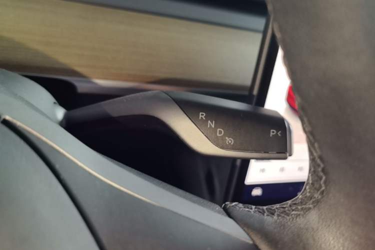 Used Tesla Model Y 2022 Revised Version Rear-Wheel Drive Gear Lever