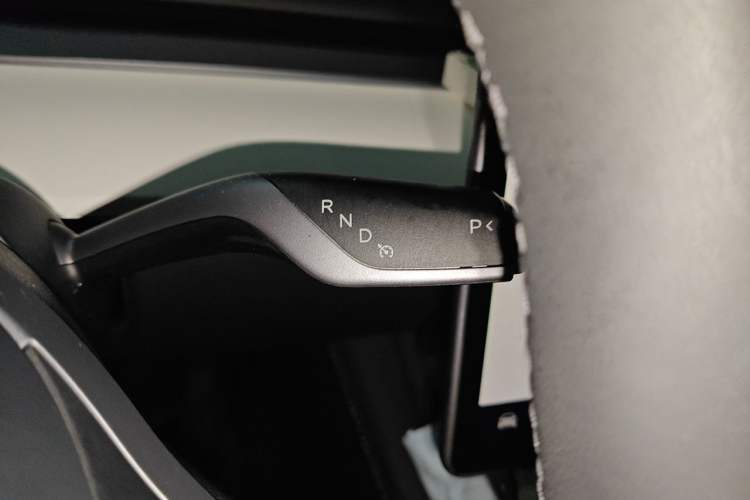 Used Tesla Model Y 2022 Long-Range All-Wheel-Drive Version Gear Lever