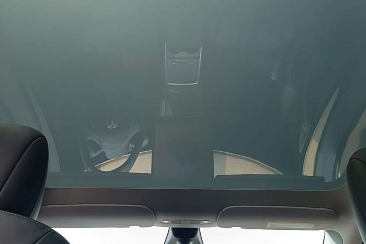 Used Tesla Model Y 2022 Rear-Wheel-Drive Version Headliner