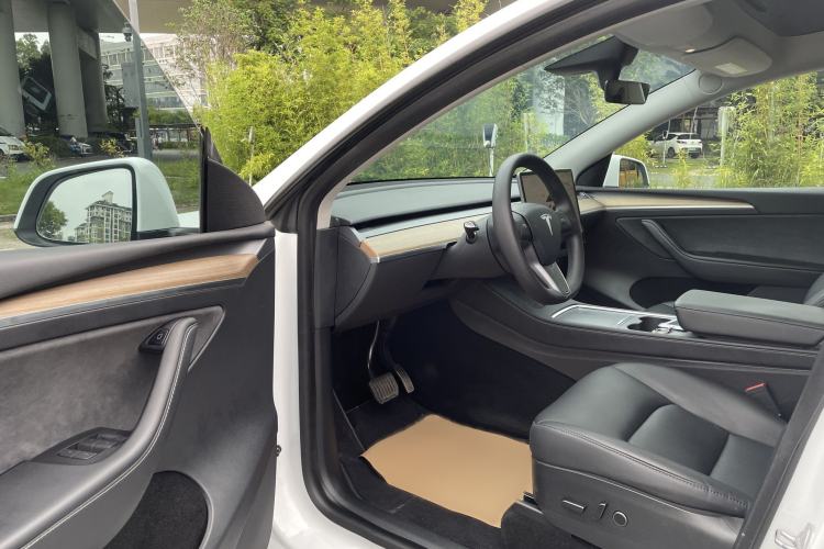Used Tesla Model Y 2022 Rear-Wheel-Drive Version Interior 1