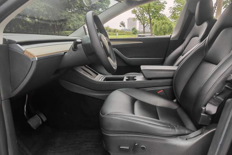 Used Tesla Model Y 2022 Rear-Wheel-Drive Version Interior 1
