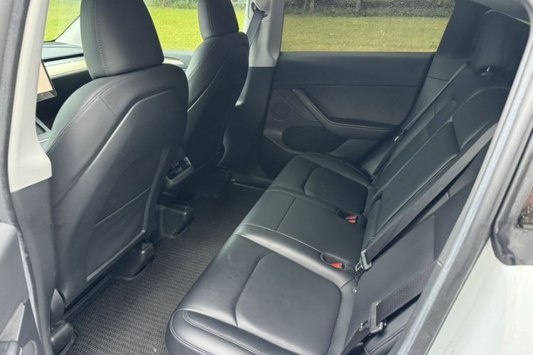 Used Tesla Model Y 2022 Rear-Wheel-Drive Version Interior 1