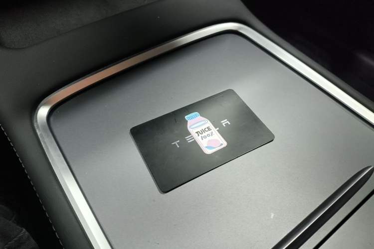 Used Tesla Model Y 2022 Long-Range All-Wheel-Drive Version Interior 1