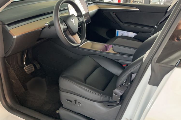 Used Tesla Model Y 2022 Rear-Wheel-Drive Version Interior 1