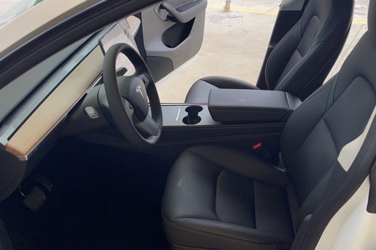 Used Tesla Model Y 2022 Rear-Wheel-Drive Version Interior 2