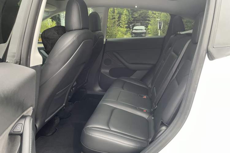 Used Tesla Model Y 2022 Rear-Wheel-Drive Version Interior 2