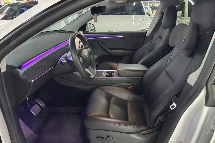 Used Tesla Model Y 2022 Long-Range All-Wheel-Drive Version Interior 2
