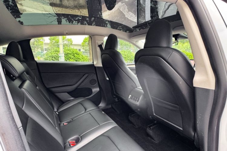 Used Tesla Model Y 2022 Rear-Wheel-Drive Version Interior 2