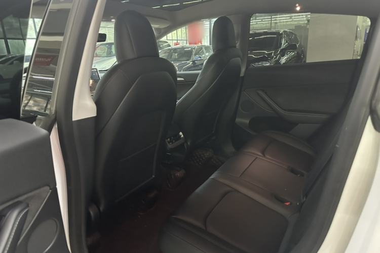 Used Tesla Model Y 2022 Long-Range All-Wheel-Drive Version Interior 2