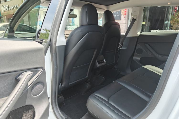 Used Tesla Model Y 2022 Rear-Wheel-Drive Version Interior 2