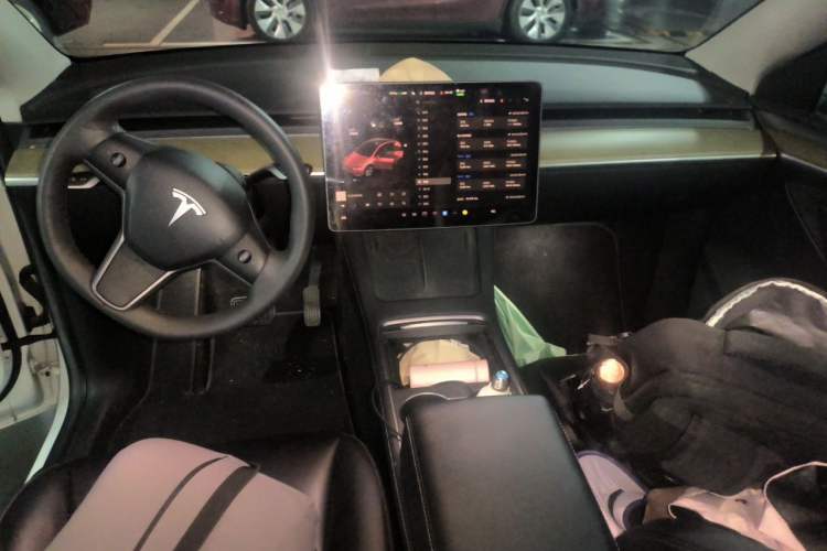 Used Tesla Model Y 2022 Rear-Wheel-Drive Version Interior 2