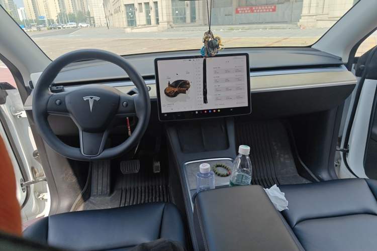 Used Tesla Model Y 2022 Revised Version Long-Range All-Wheel Drive Interior 2