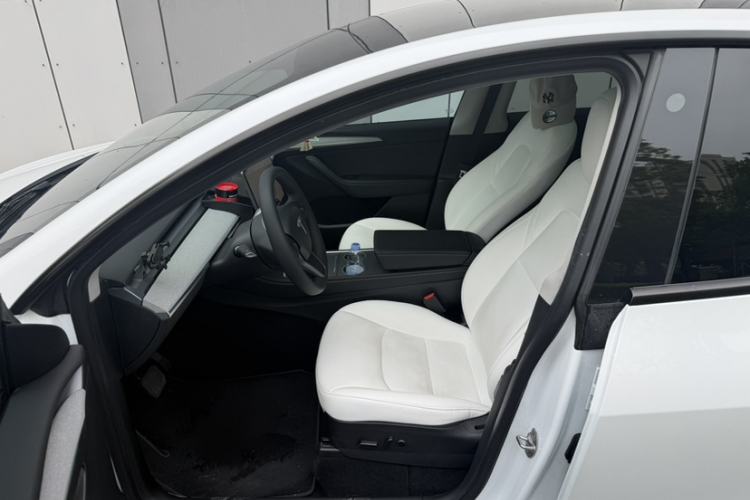 Used Tesla Model Y 2022 Rear-Wheel-Drive Version Interior 3