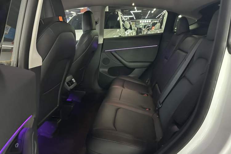 Used Tesla Model Y 2022 Long-Range All-Wheel-Drive Version Interior 3