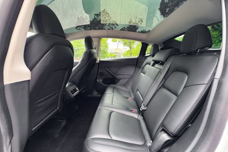 Used Tesla Model Y 2022 Rear-Wheel-Drive Version Interior 3