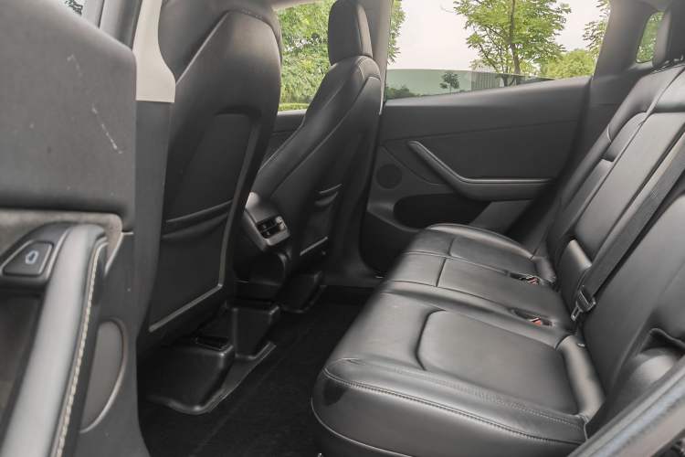 Used Tesla Model Y 2022 Rear-Wheel-Drive Version Interior 3