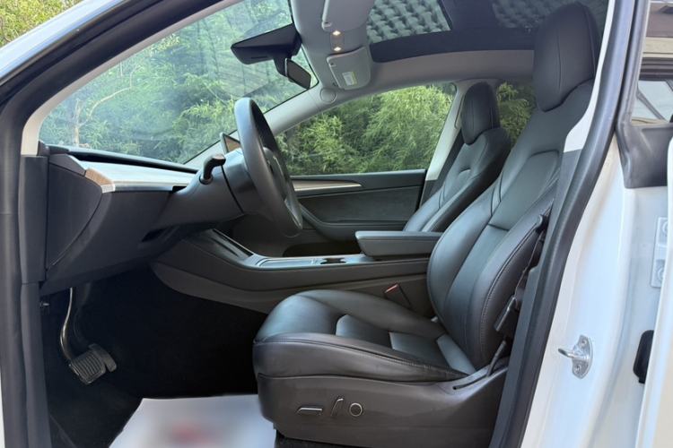 Used Tesla Model Y 2022 Rear-Wheel-Drive Version Interior 3