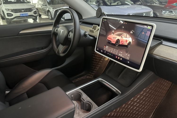 Used Tesla Model Y 2022 Long-Range All-Wheel-Drive Version Interior 3