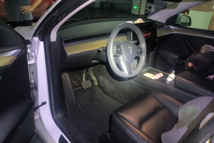 Used Tesla Model Y 2022 Rear-Wheel-Drive Version Interior 3