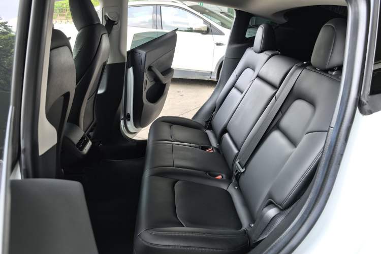 Used Tesla Model Y 2022 Performance High-Performance All-Wheel-Drive Version Interior 3