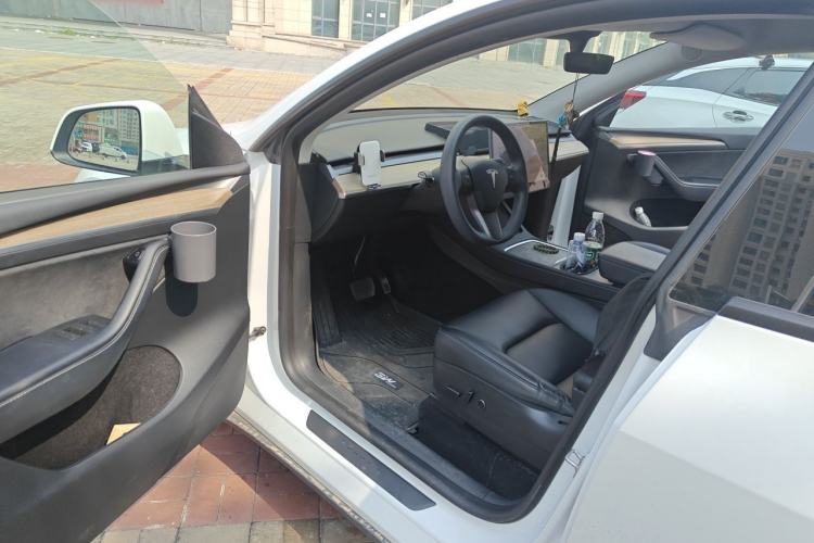 Used Tesla Model Y 2022 Revised Version Long-Range All-Wheel Drive Interior 3
