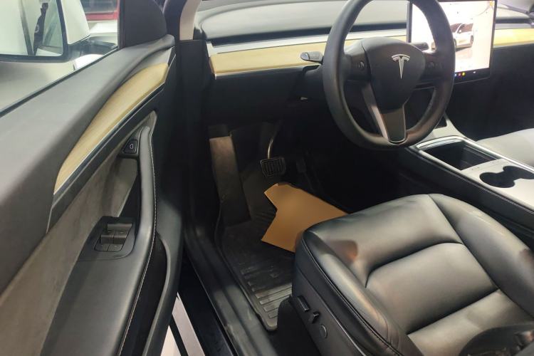 Used Tesla Model Y 2022 Revised Version Long-Range All-Wheel Drive Interior 3