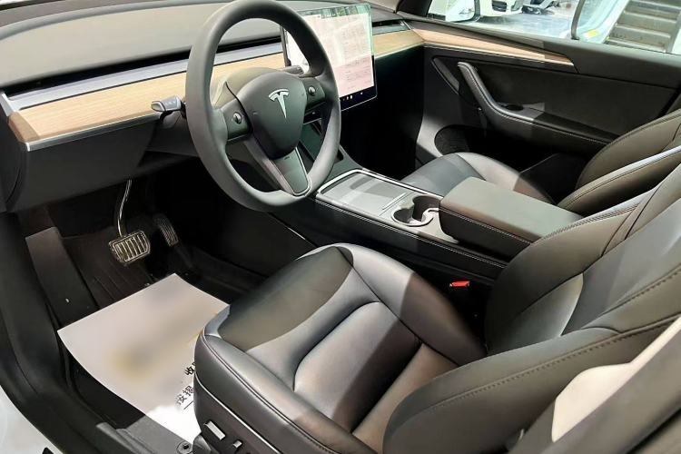 Used Tesla Model Y 2022 Revised Version Long-Range All-Wheel Drive Interior 3