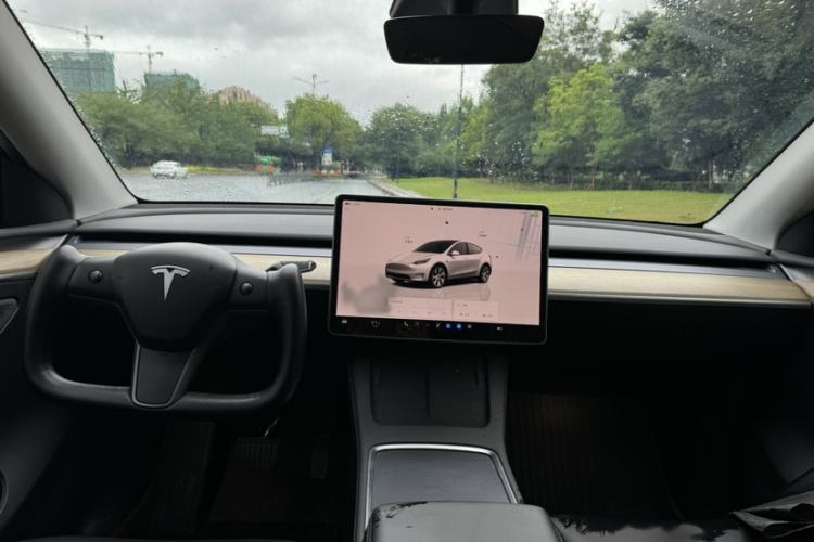Used Tesla Model Y 2022 Rear-Wheel-Drive Version Interior 3