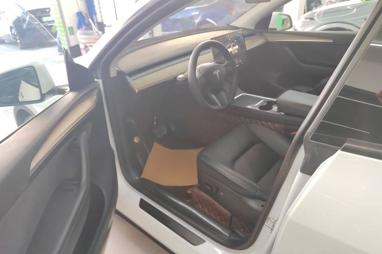 Used Tesla Model Y 2022 Revised Version Long-Range All-Wheel Drive Interior 3