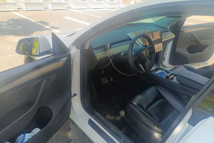 Used Tesla Model Y 2022 Revised Version Long-Range All-Wheel Drive Interior 3