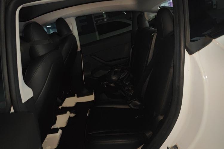 Used Tesla Model Y 2022 Revised Version Long-Range All-Wheel Drive Interior 4