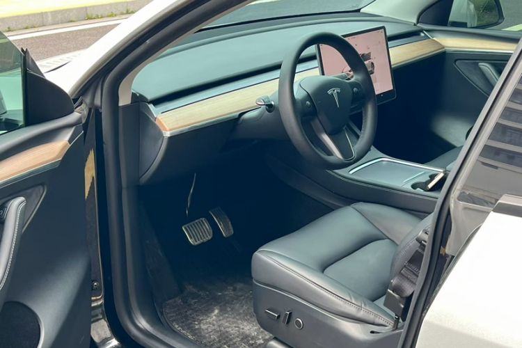 Used Tesla Model Y 2022 Rear-Wheel-Drive Version Interior 4