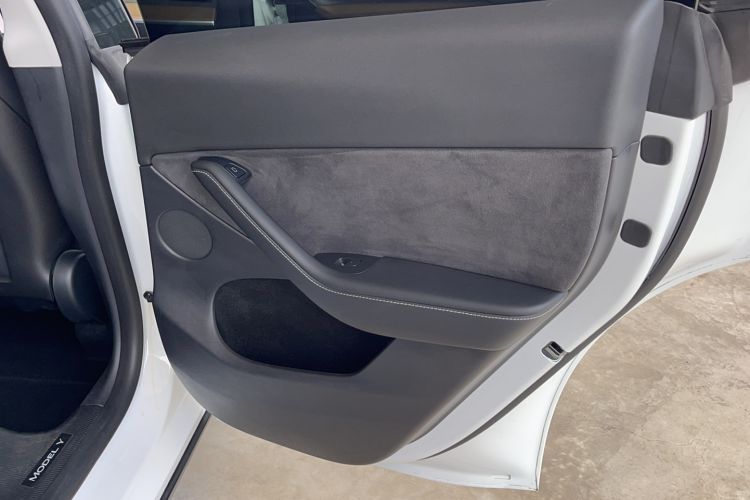 Used Tesla Model Y 2022 Rear-Wheel-Drive Version Interior 4