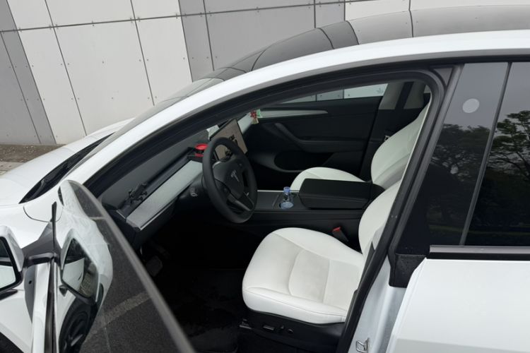 Used Tesla Model Y 2022 Rear-Wheel-Drive Version Interior 4