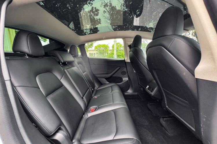 Used Tesla Model Y 2022 Rear-Wheel-Drive Version Interior 4