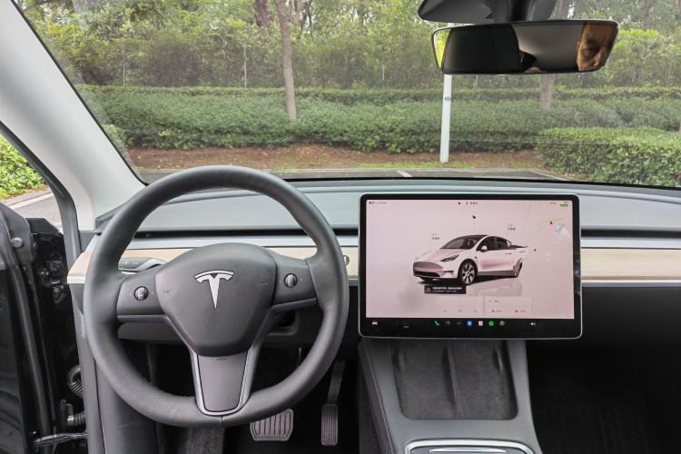 Used Tesla Model Y 2022 Rear-Wheel-Drive Version Interior 4