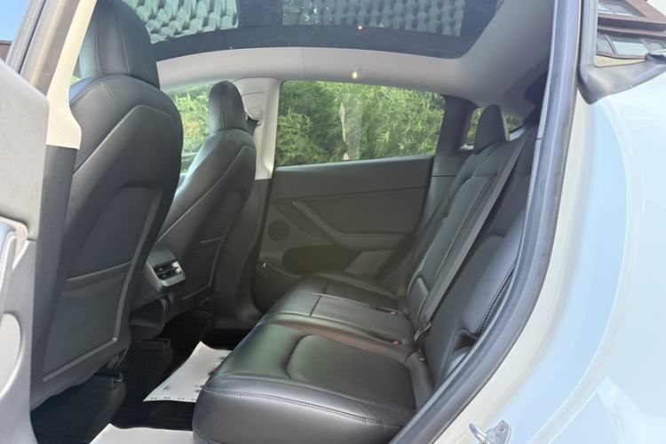 Used Tesla Model Y 2022 Rear-Wheel-Drive Version Interior 4