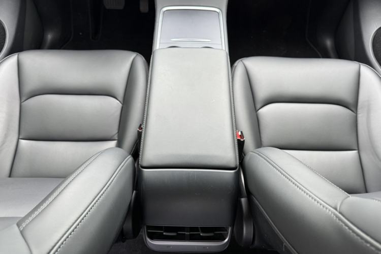 Used Tesla Model Y 2022 Revised Version Rear-Wheel Drive Interior 4