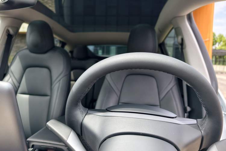 Used Tesla Model Y 2022 Rear-Wheel-Drive Version Interior 4