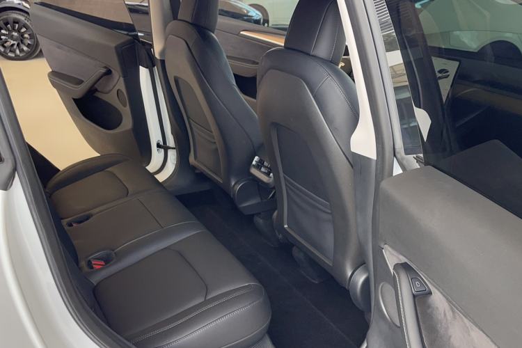 Used Tesla Model Y 2022 Rear-Wheel-Drive Version Interior 5