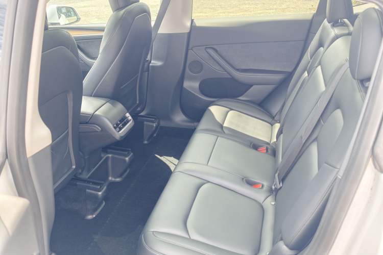 Used Tesla Model Y 2022 Rear-Wheel-Drive Version Interior 5