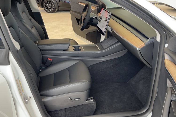 Used Tesla Model Y 2022 Rear-Wheel-Drive Version Interior 6